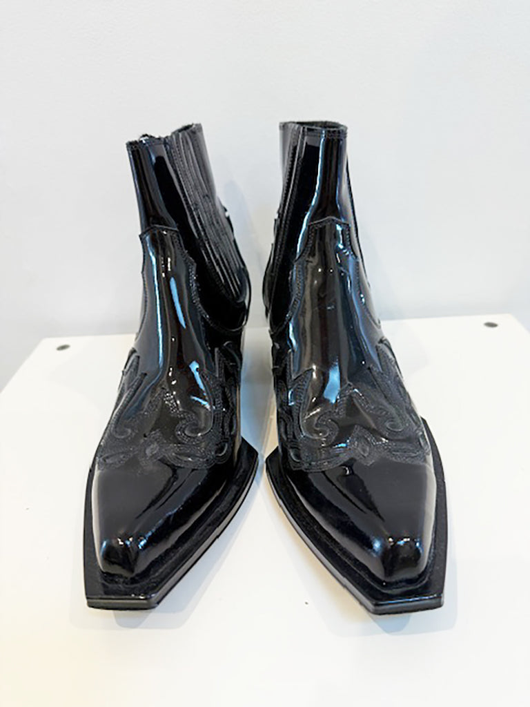 CALVIN KLEIN 205W39NYC