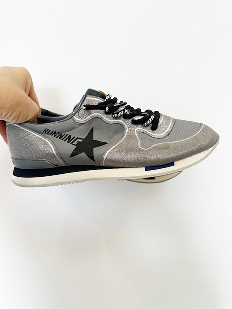GOLDEN GOOSE