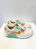 NIKE